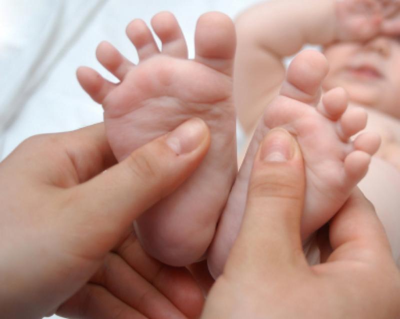 Massaggio Shiatsu al neonato: l'inizio del tocco